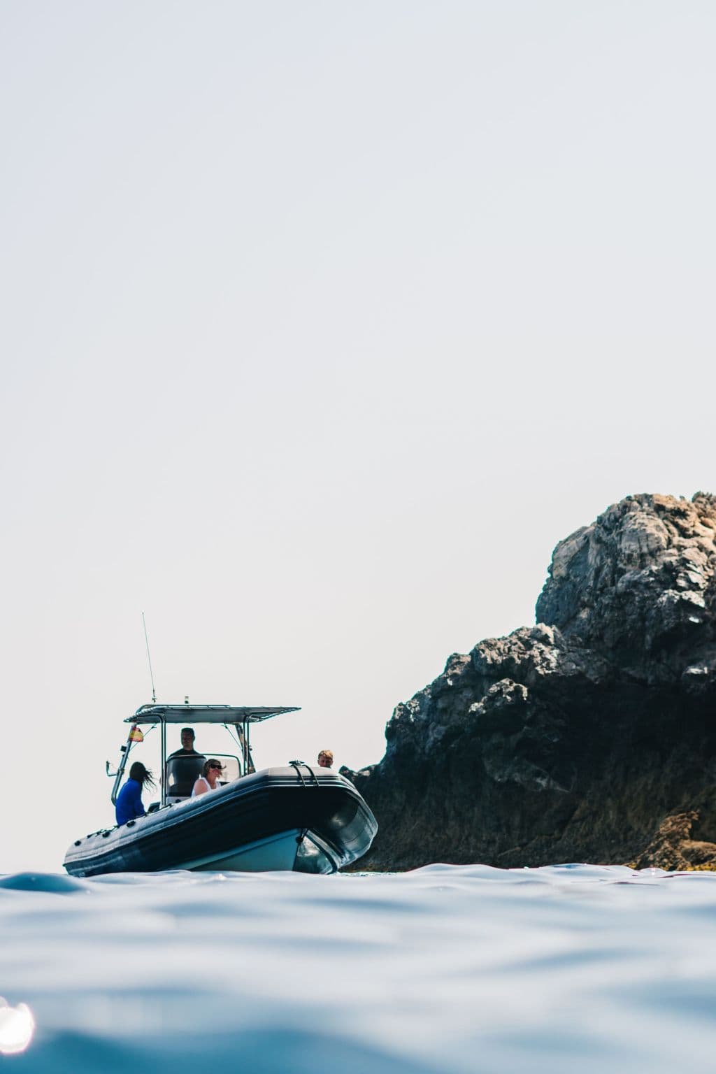 Excursión en lancha a cuevas marinas y snorkel – Reserva Marina de Menorca